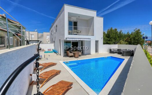 Prodaja – Villa s bazenom 164m2- Zaton