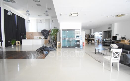 Zakup- Poslovni prostor 695m2 i 10PM-Lučko