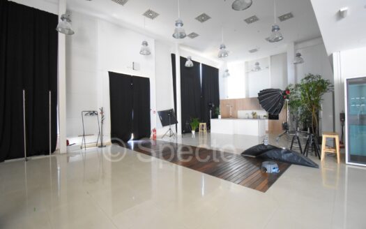 Zakup- Poslovni prostor 695m2 i 10PM-Lučko